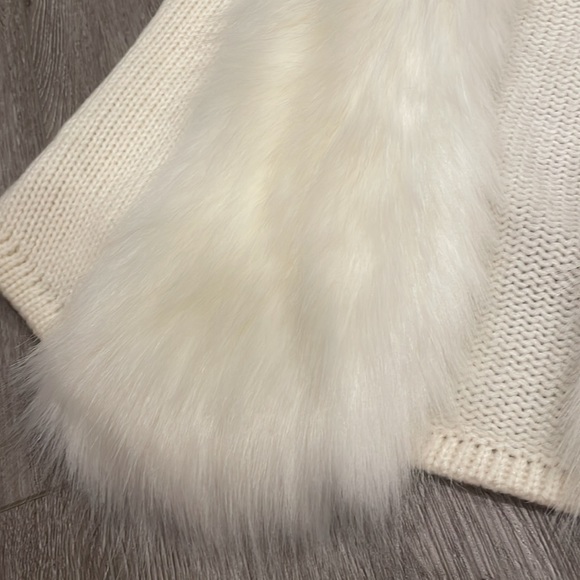 Love Token faux fur knitted vest size medium G20 - Picture 2 of 5